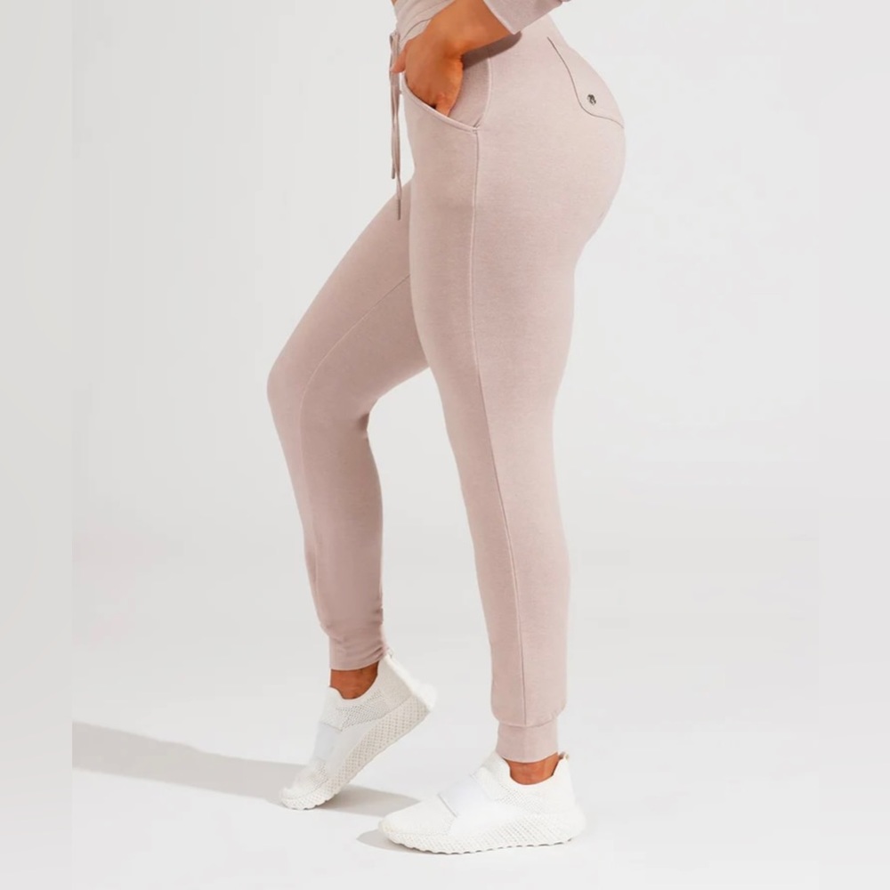 BuffBunny Dreamy Jogger in Coffee Cake - Medium